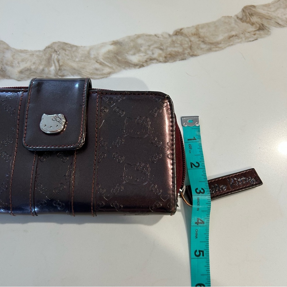 Loungefly Hello Kitty Embossed Wallet - Picture 13 of 13